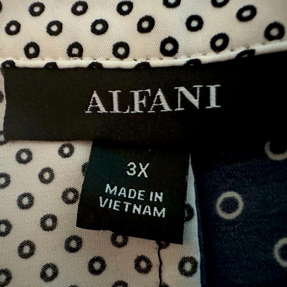 NWT ALFANI in 3X size tunic blouse in navy blue & white with hidden buttons - Picture 4 of 5